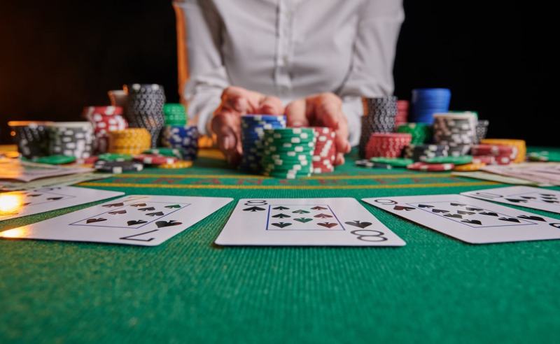 Play Casino Card Game Online